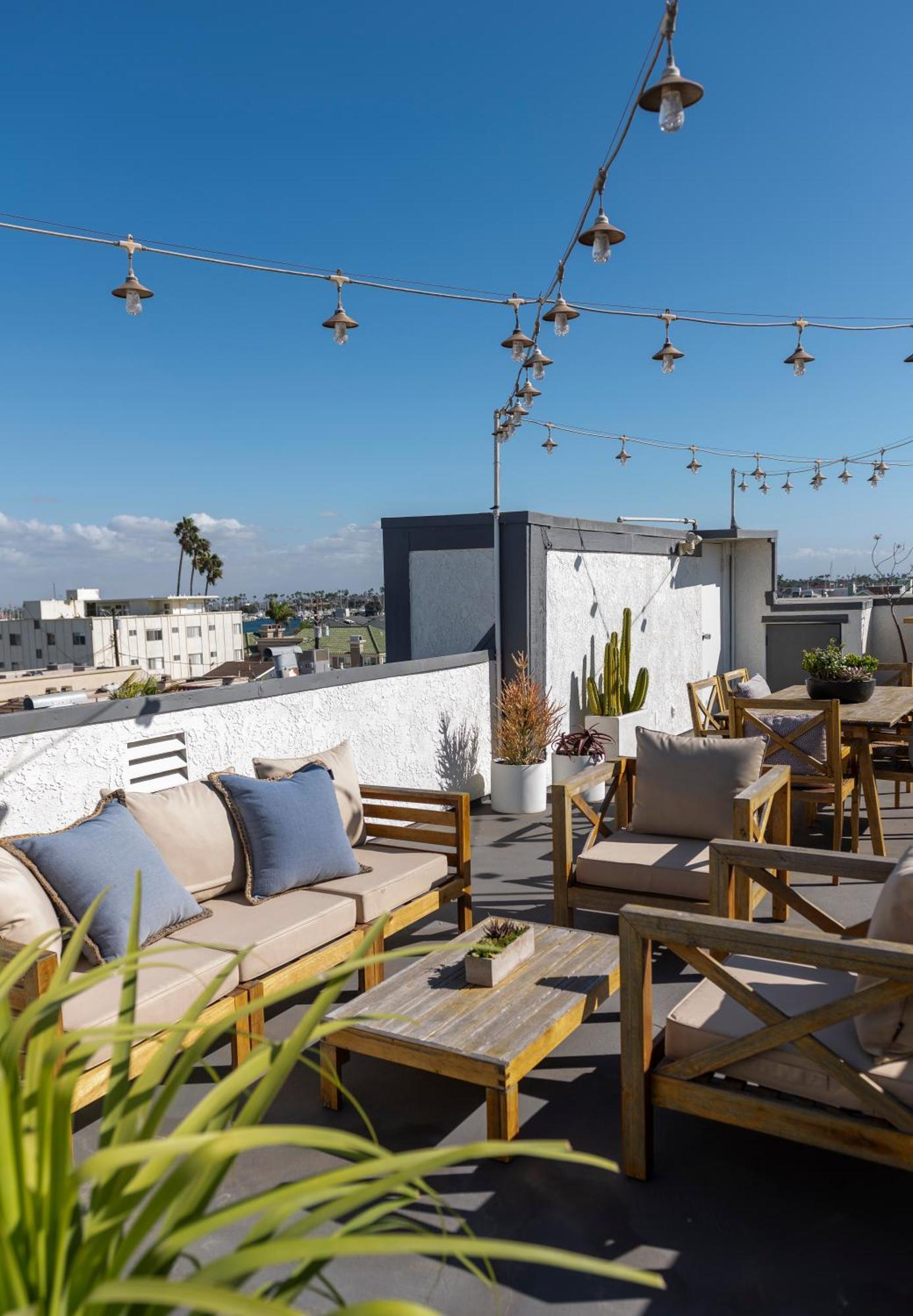 50 M To Sand Lgb 2 King Suites Long Beach Exterior photo